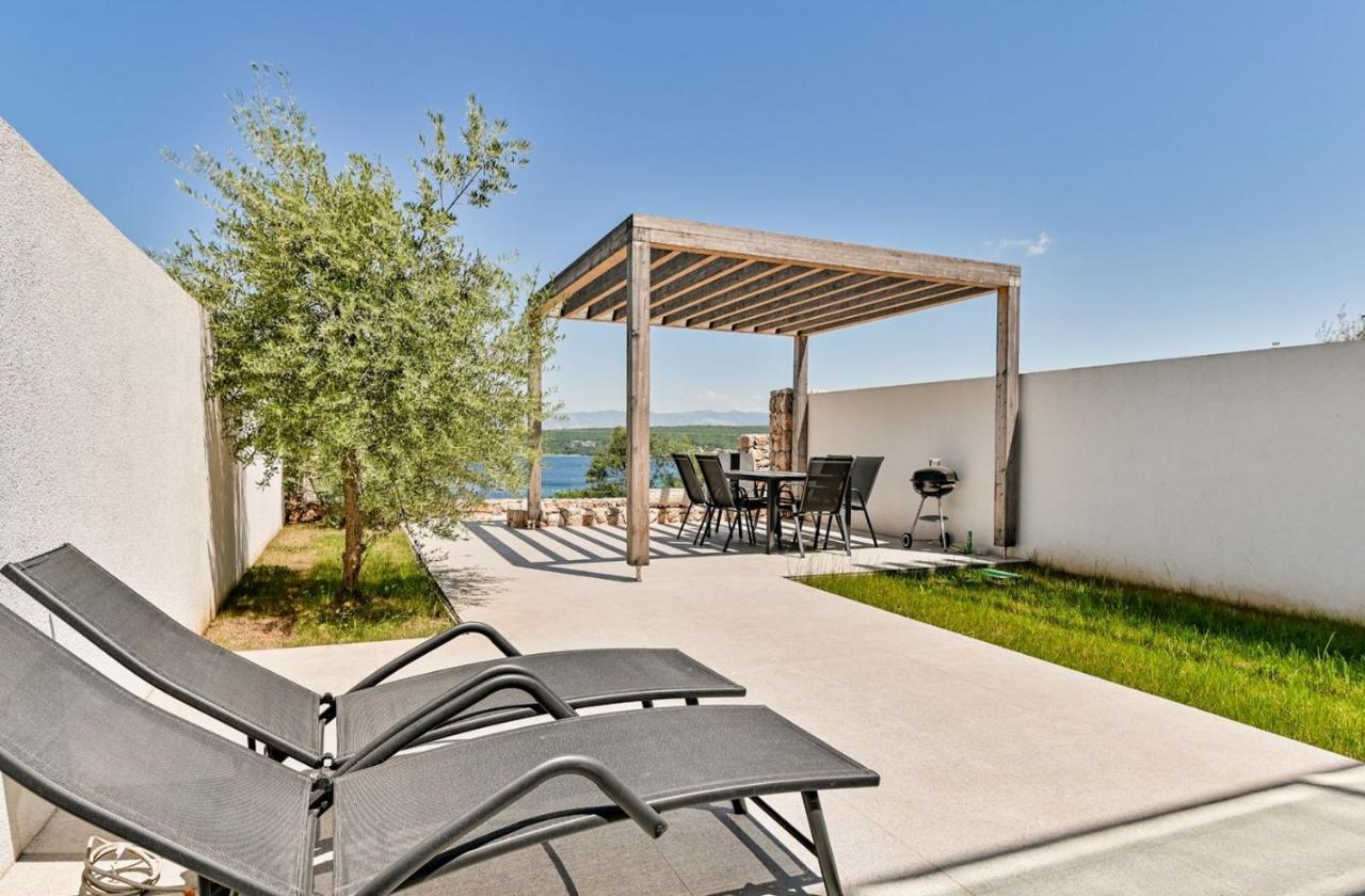 Apartment Flori With Sea View Malinska Bagian luar foto