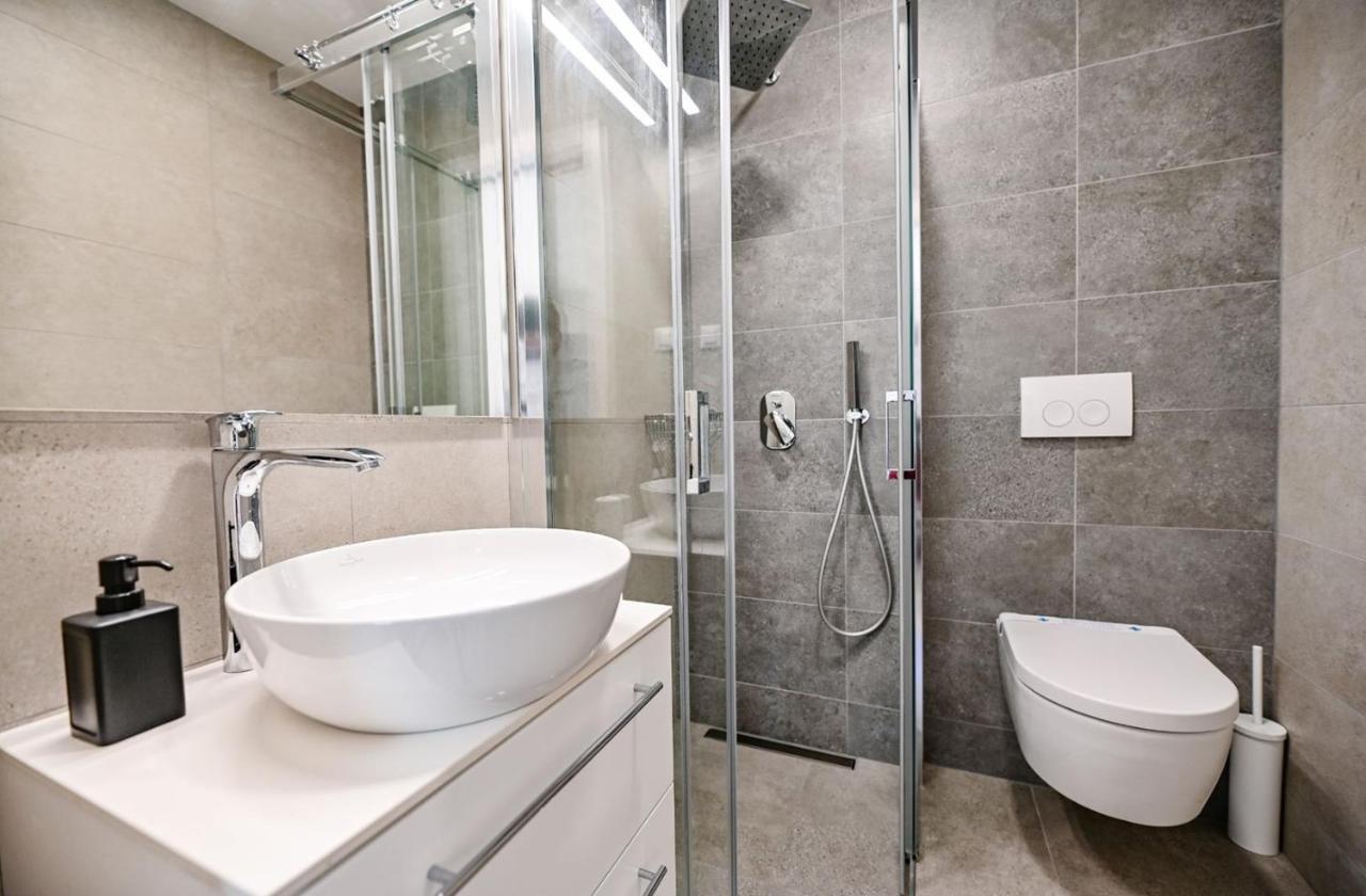 Apartment Flori With Sea View Malinska Bagian luar foto